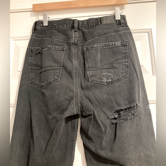 American Eagle Distressed Highwaisted Mom Jeans 4R - Picture 6 of 16